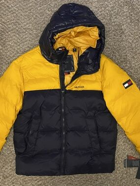 Tommy Hilfiger Men’s Quilted Colorblock Yellow And Navy Blue puffer jacket M